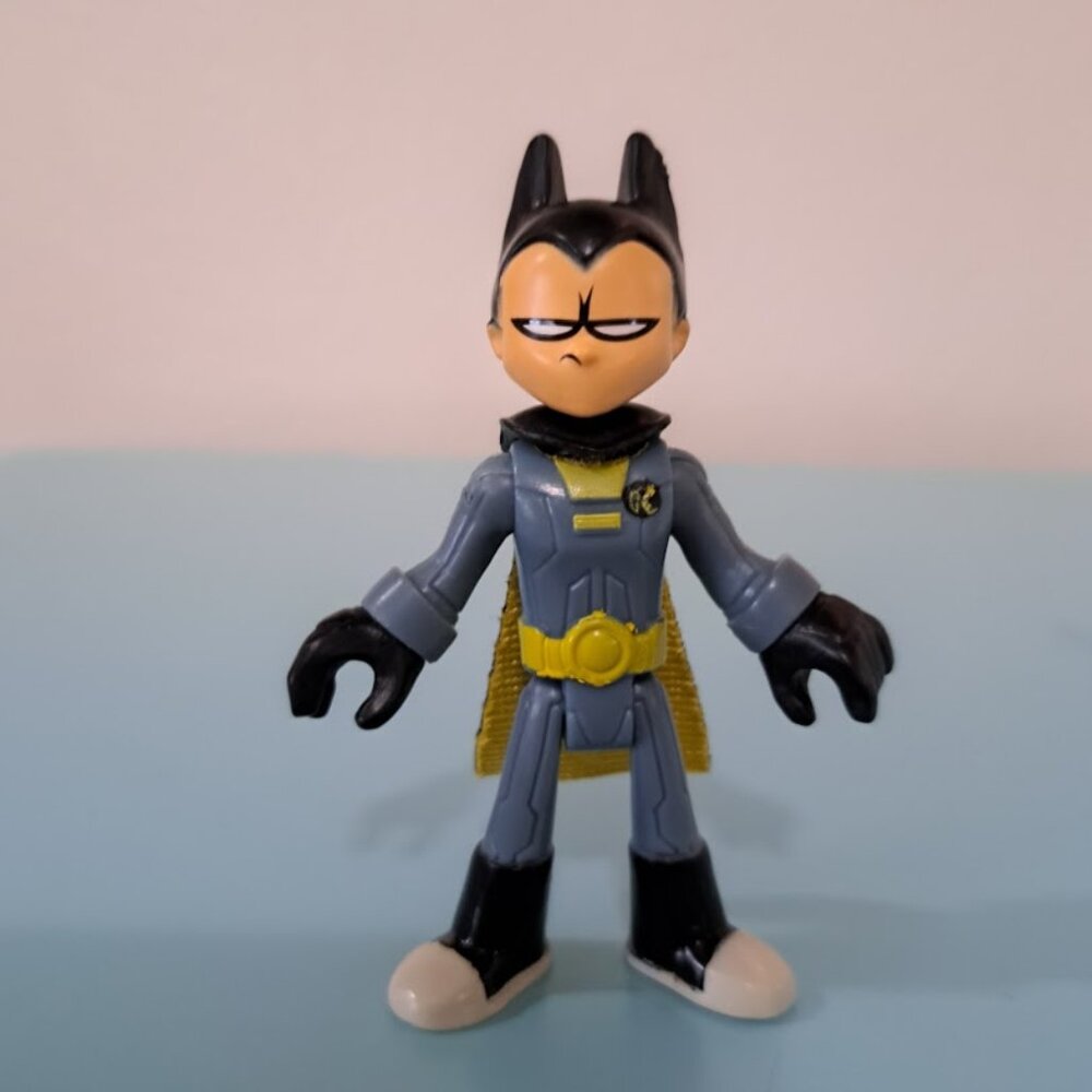 Fisher-Price Imaginext Teen Titians Go! Robin Figure dresses in a batman inspire